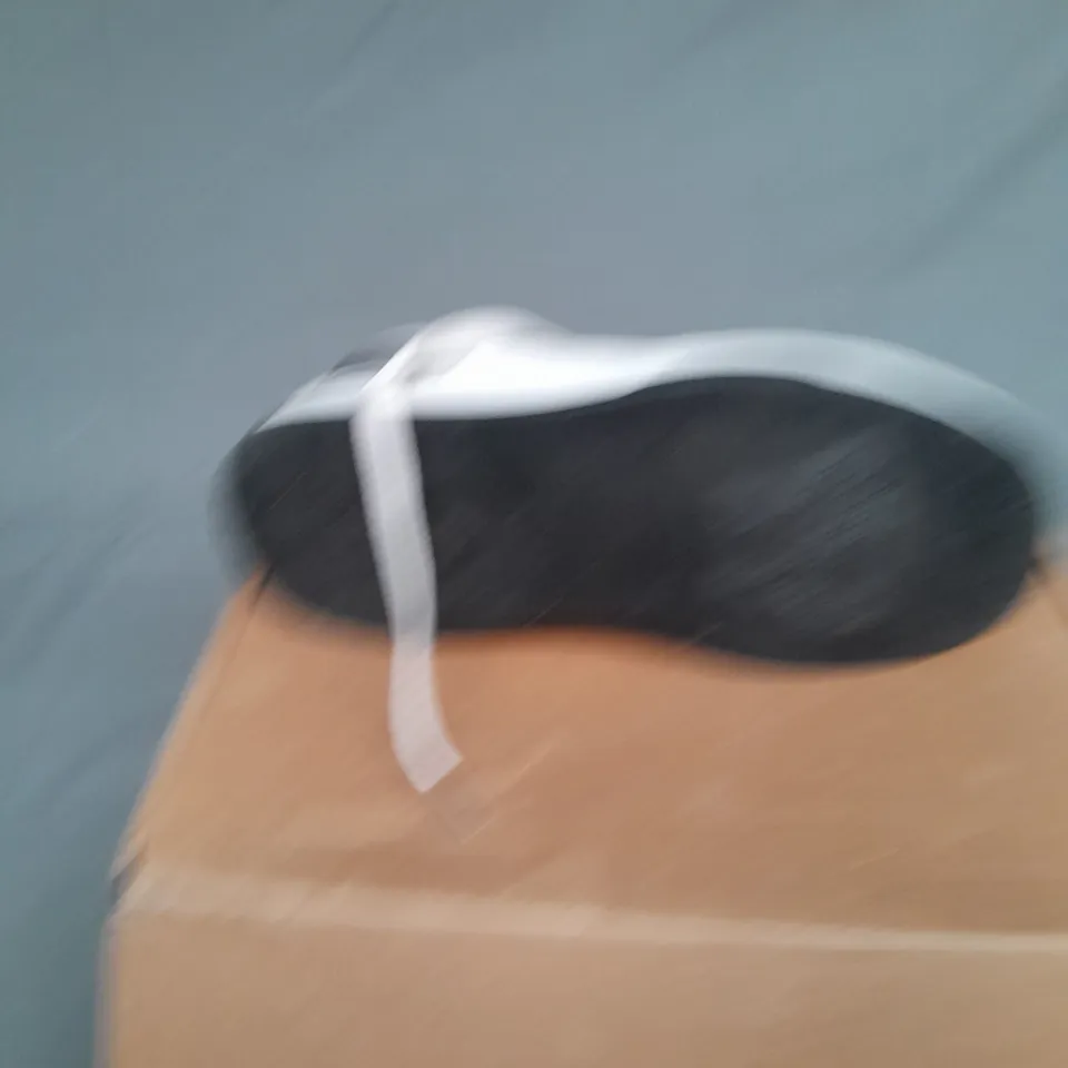 BOXED PAIR OF UNBRANDED LOW TRAINERS IN GREY/WHITE/NAVY SIZE 40