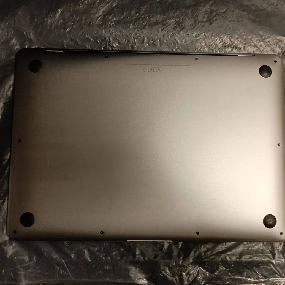 APPLE MACBOOK AIR (A2337)