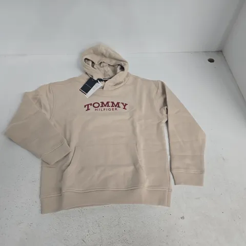 TOMMY HILFIGER MONOTYPE PRINT HOODIE IN GULF SAND - 12