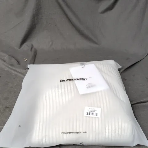 BAGGED BROTHER AND KIN HUTCH KNIT JUMPER IN OFF WHITE SMALL