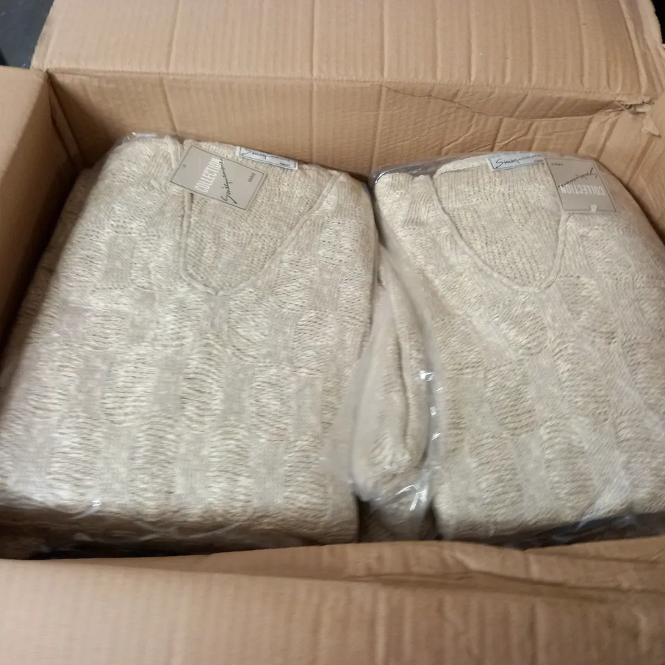 LOT OF APPROXIMATELY 20 AS NEW V-NECK JUMPERS IN BEIGE - SIZE UNSPECIFIED