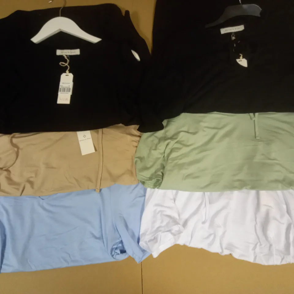 BOX OF APPROX 6 ASSORTED ITEMS OF MAISON DE NIMES CLOTHING IN VARIOUS SIZES AND STYLES