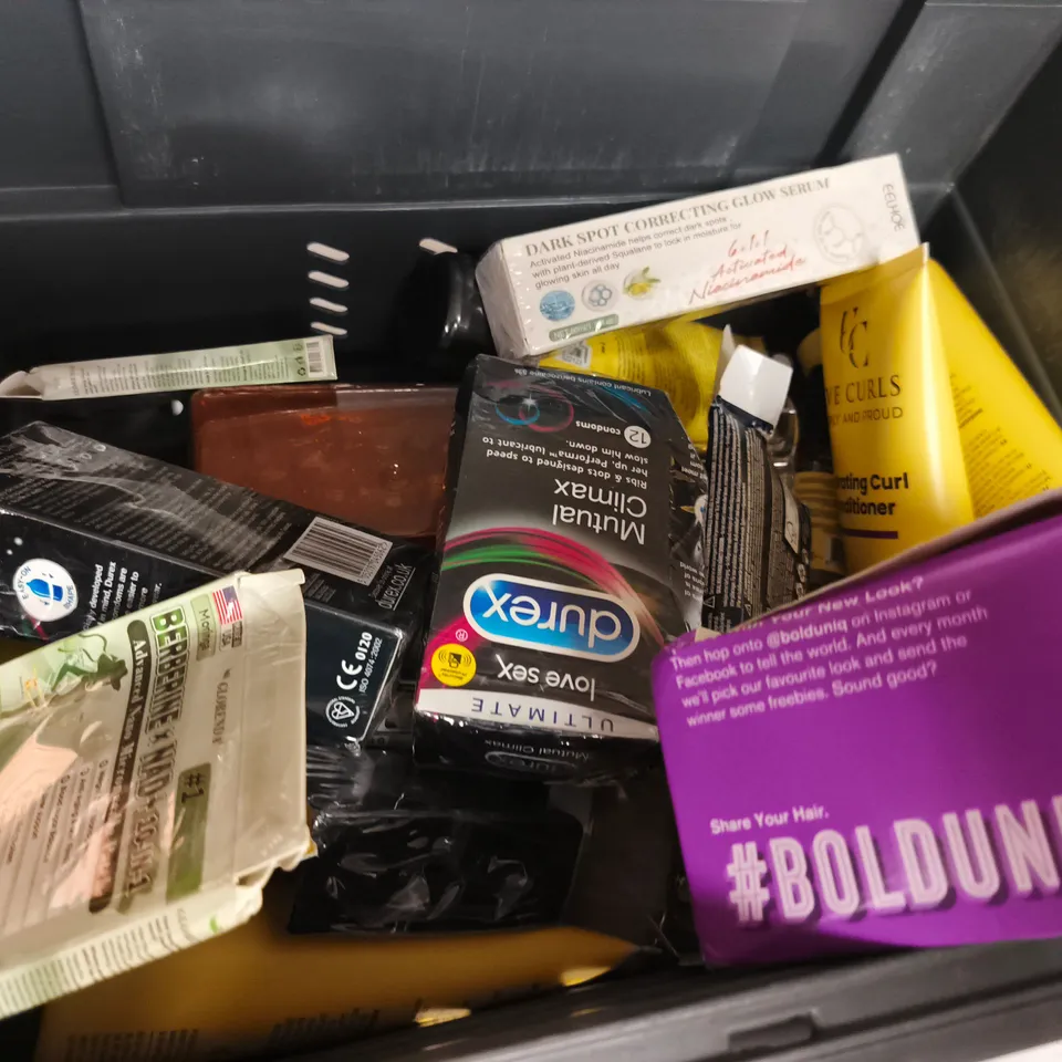 APPROXIMATELY 15 ASSORTED HEALTH & BEAUTY PRODUCTS TO INCLUDE DUREX , BOBBLES AND CONDOMS