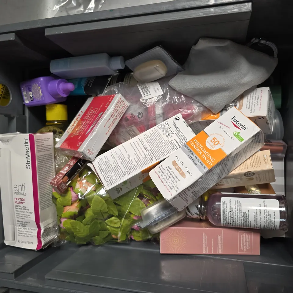 APPROXIMATEY 15 HEALTH AND BEAUTY PRODUCTS TO INCLUDE DOCK&BAY HAIR WRAP, SLEF TANNING BUTTER, AND AESOP HAND WASH ETC. - COLLECTION ONLY