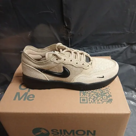 NIKE SNEAKERS – BEIGE MESH & SUEDE, BLACK SWOOSH – MEN'S FLYKNIT UK 5