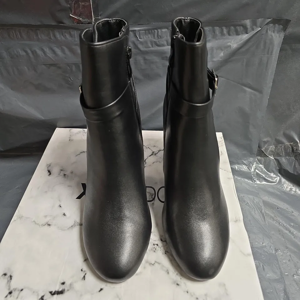 XY LONDON BLACK SYNTHETIC LEATHER ANKLE BOOTS UK 5 (EU 38, US 7)