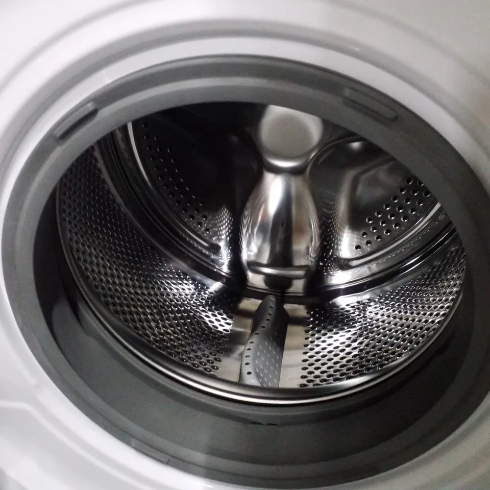 RUSSELL HOBBS FREESTANDING WASHING MACHINE - UNPROCESSED RAW RETURN
