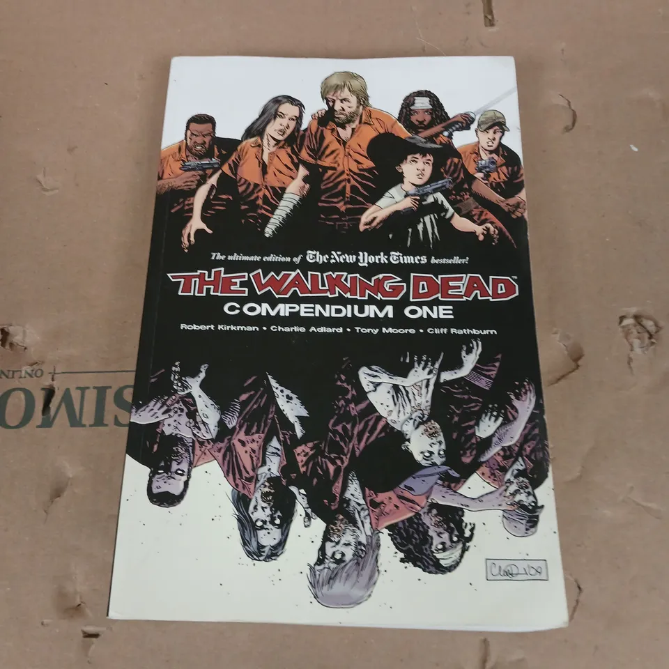 THE WALKING DEADCOMPENDIUM 1 GRAPHIC NOVEL