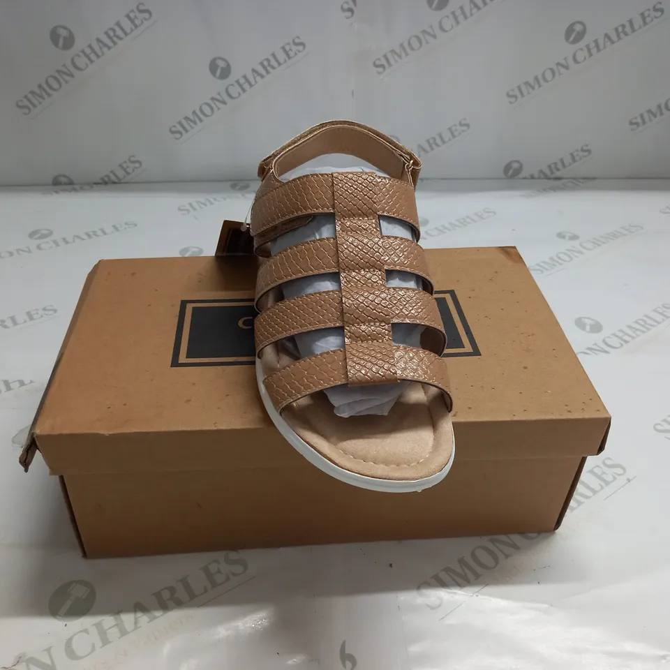 BOXED PAIR OF CUSHION WALK ONE TOUCH CLOSE SANDALS IN TAN - SIZE 6 