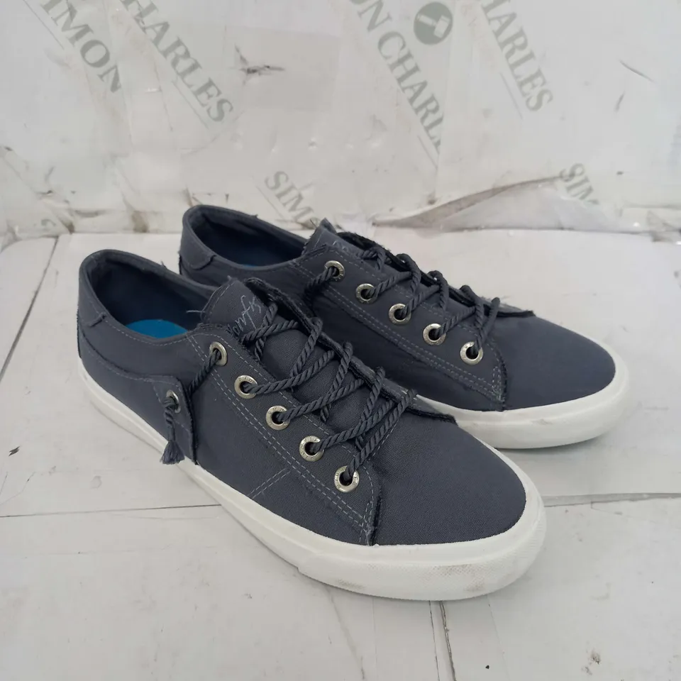 BLOWFISH MALIBU LACE UP TRAINERS IN SLATE GREY - SIZE UNSPECIFIED 