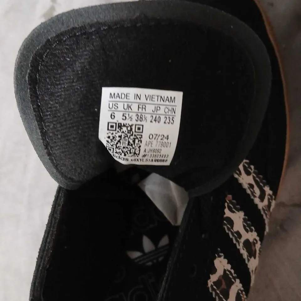 ADIDAS HANDBALL SPEZIAL SNEAKERS – BLACK, GUM SOLE, UK 5