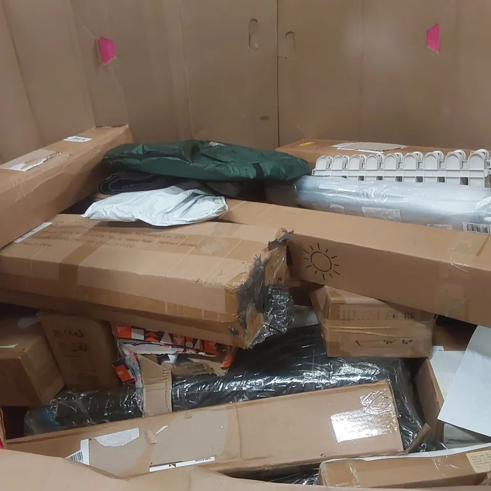 PALLET OF ASSORTED ITEMS INCLUDING: DOG CAR SEATS, FOLDABLE BATHTUB, FOAM ROLLER, RETRACTABLE BABY GATE, RUG ECT