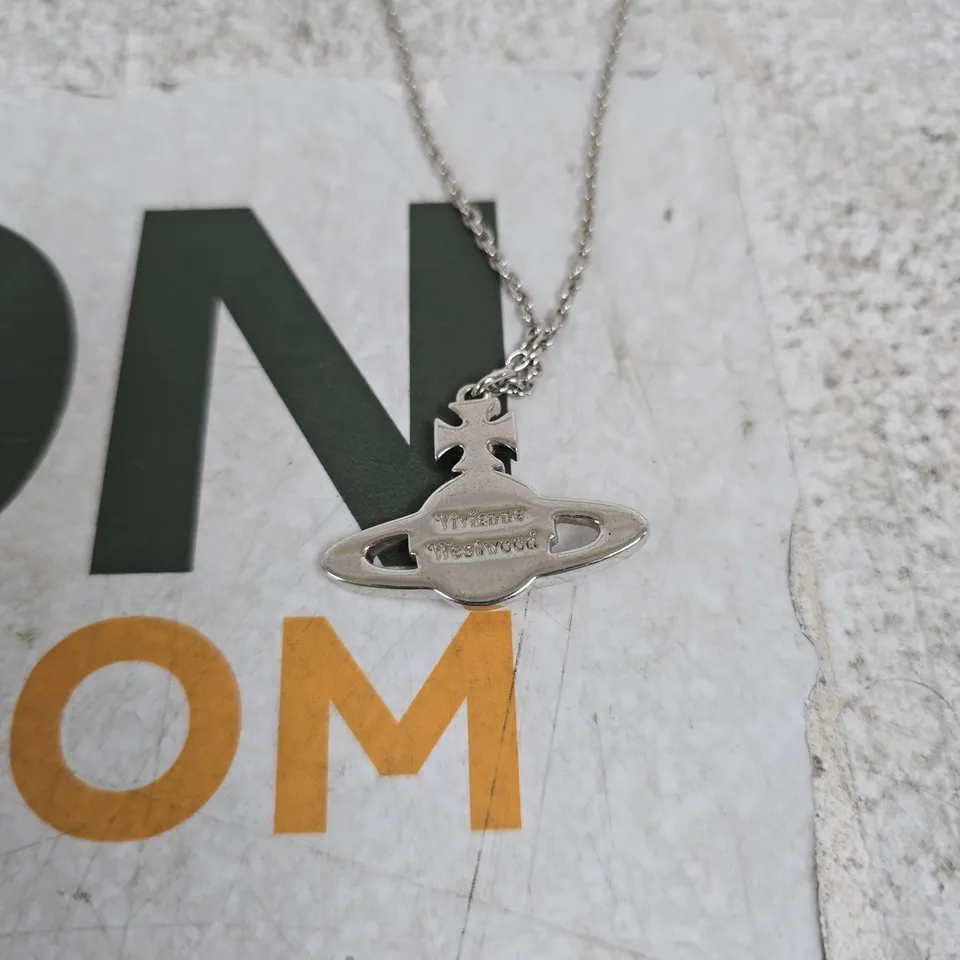 VIVIENNE WESTWOOD ORB PENDANT NECKLACE – SILVER