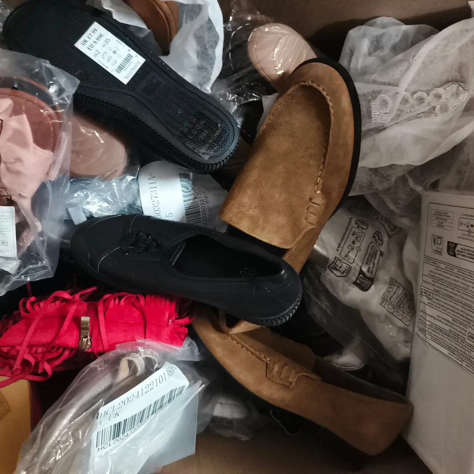 BOX OF APPROXIMATELY 15 ASSORTED PAIRS OF SHOES AND FOOTWEAR ITEMS IN VARIOUS COLOURS, STYLES, AND SIZES - COLLECTION ONLY