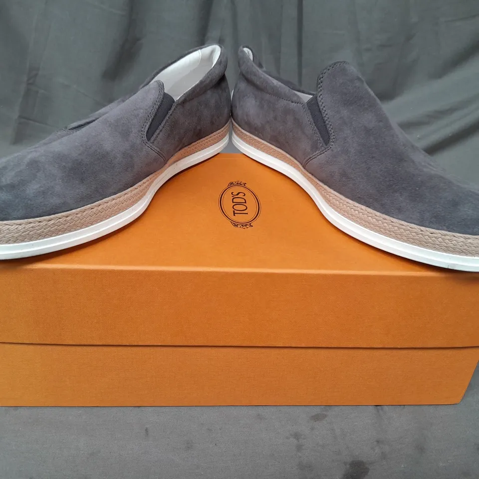 BOXED PAIR OF TOD'S SUEDE LOAFERS IN GREY SIZE 8.5