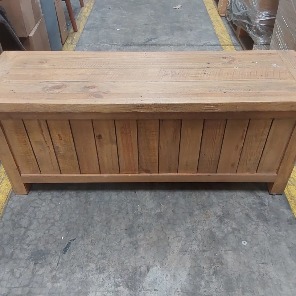 ASHWELL BLANKET BOX NATURAL RECLAIMED PINE WITH GAS LIFT
