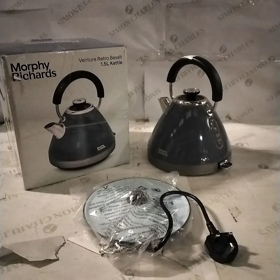BOXED MORPHY RICHARDS VENTURE 1.5L RETRO BASALT KETTLE