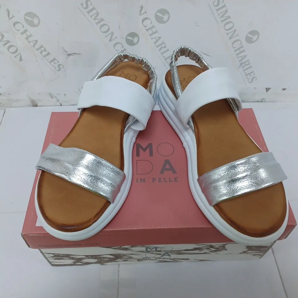 BOXED PAIR OF MODA IN PELLE PLATFORM SANDALS IN WHITE/SILVER SIZE EU 40  