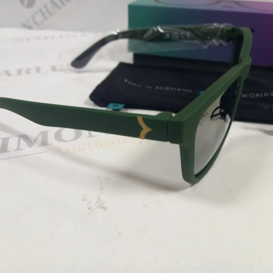 KYLOE POLARISED SUNGLASSES IN GREEN