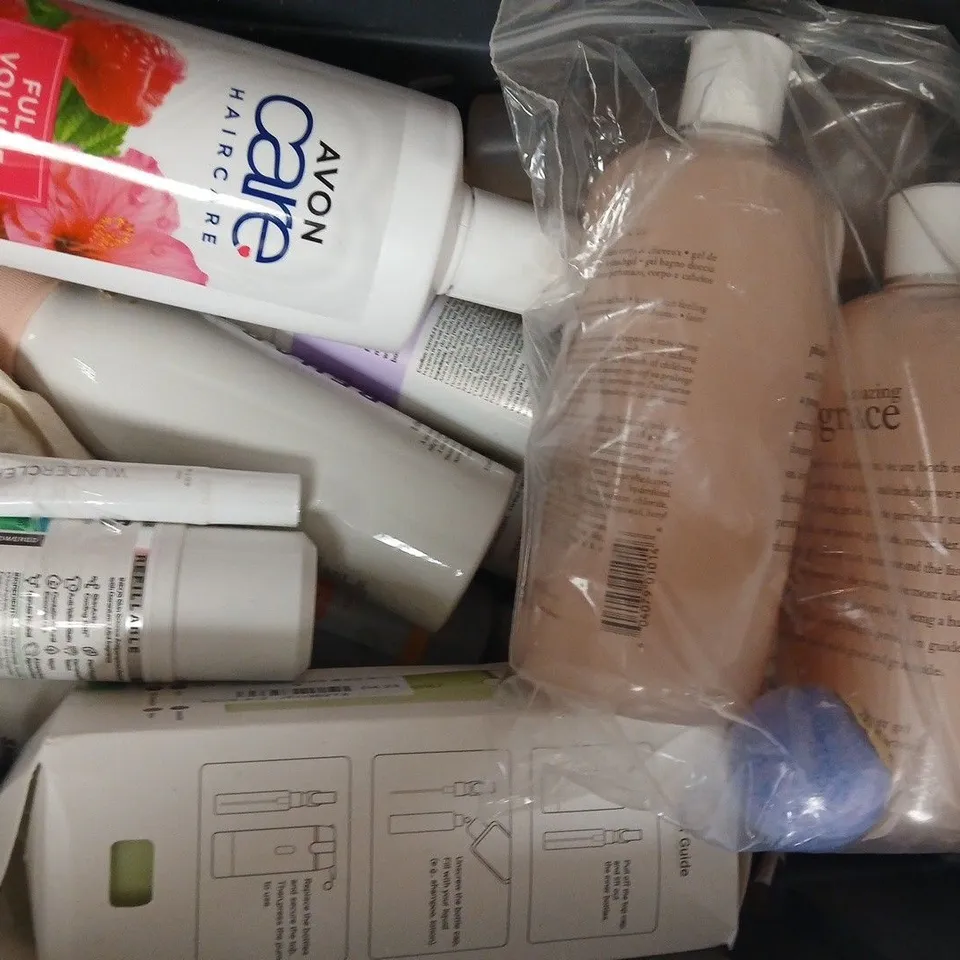 APPROXIMATELY 15 ASSORTED COSMETIC ITEMS INCLUDING VARIOUS MAKES AND BRANDS - COLLECTION ONLY