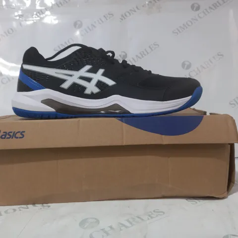BOXED PAIR OF ASICS GEL-DEDICATE 8 SHOES IN BLACK/BLUE UK SIZE 10.5