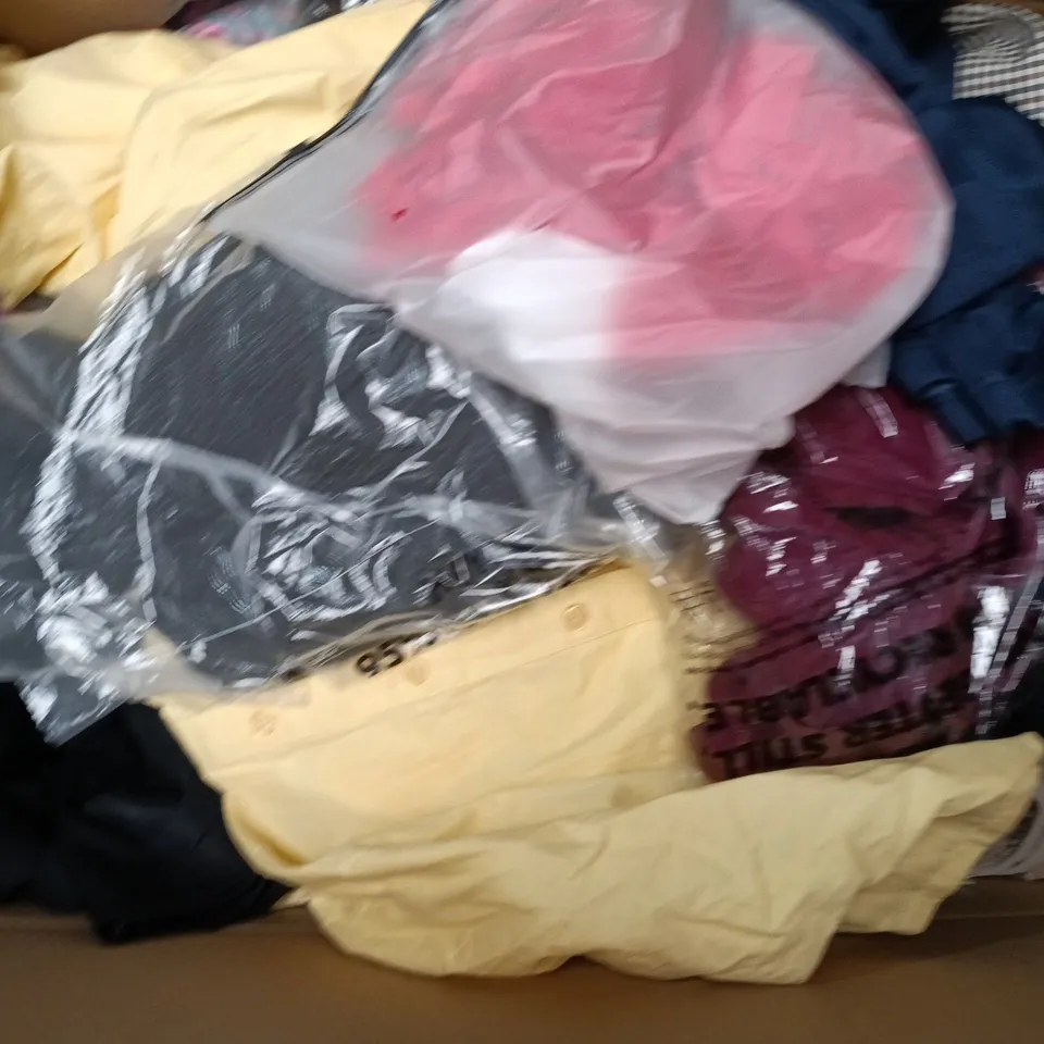 APPROXIMATELY 35 ASSORTED CLOTHING ITEMS IN VARIOUS SIZES, STYLES & COLOURS TO INCLUDE TOPS, SHIRT, TROUSERS, ETC - COLLECTION ONLY