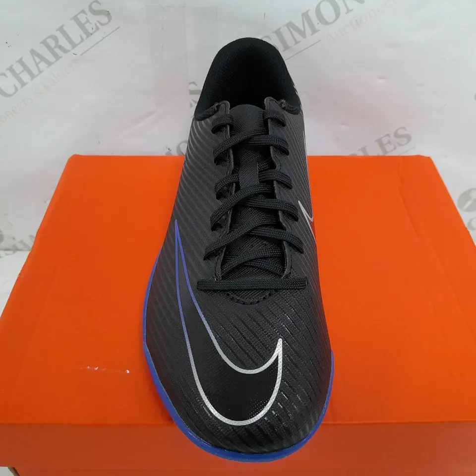 BOXED PAIR OF NIKE MECURIAL BOOTS IN BLACK/BLUE - UK KIDS 5.5