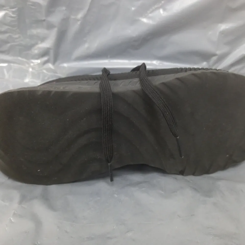 SKETCHERS PERFORMANCE 6 TRAINER SIZE 9 RRP £80