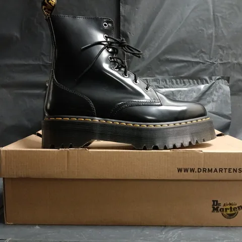 BOXED PAIR OF DR MARTENS JADON ANKLE BOOTS IN BLACK SIZE UK 9.5