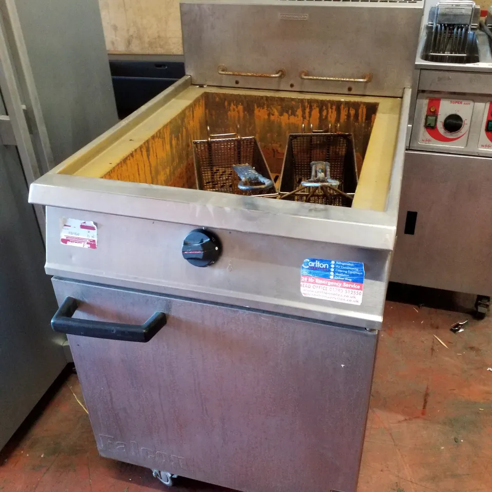 FALCON DOMINATOR PLUS TWIN BASKET FREESTANDING GAS FRYER