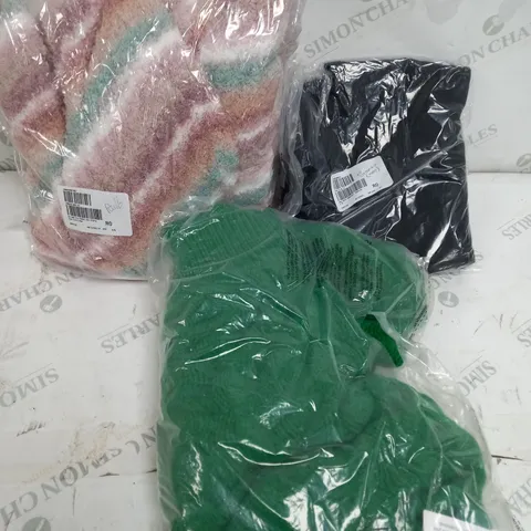 BOX OF ASSORTED CLOTHING ITEM TO INCLUDE JUMPERS - TROUSERS - JACKETS IN VARIOUS SIZES AND DESIGNS / COLLECTION ONLY