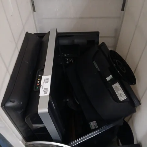 APPROXIMATELY 8 ASSORTED MONITORS IN VARIOUS BRANDS TO INCLUDE LG, EDGE10 ETC - COLLECTION ONLY  