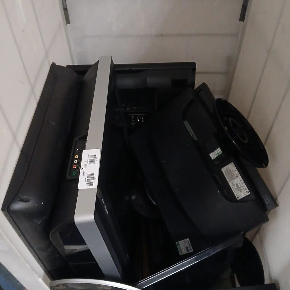 APPROXIMATELY 8 ASSORTED MONITORS IN VARIOUS BRANDS TO INCLUDE LG, EDGE10 ETC - COLLECTION ONLY