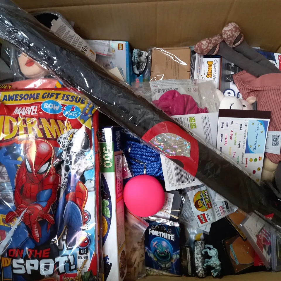 BOX OF APPROX 20 ASSORTED TOYS TO INCLUDE - CRAYOLA ACTIVITY PACK - UNO - XBOX 360 CONTROLLER ECT
