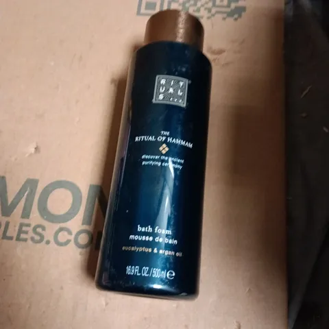 APPROXIMATELY 20 ASSORTED COSMETIC ITEMS INCLUDING RITUALS BATH FOAM , ELYSIUM SPA BATH SALTS AND TAN WITH CUZIN SUZY 