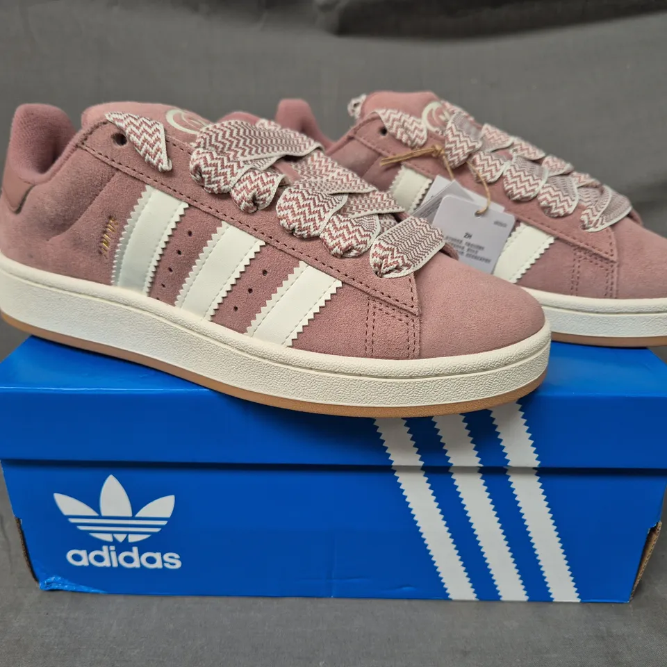 BOXED PAIR OF ADIDAS WOMEN'S CAMPUS 00S SHOES IN DUSTY PINK UK SIZE 7