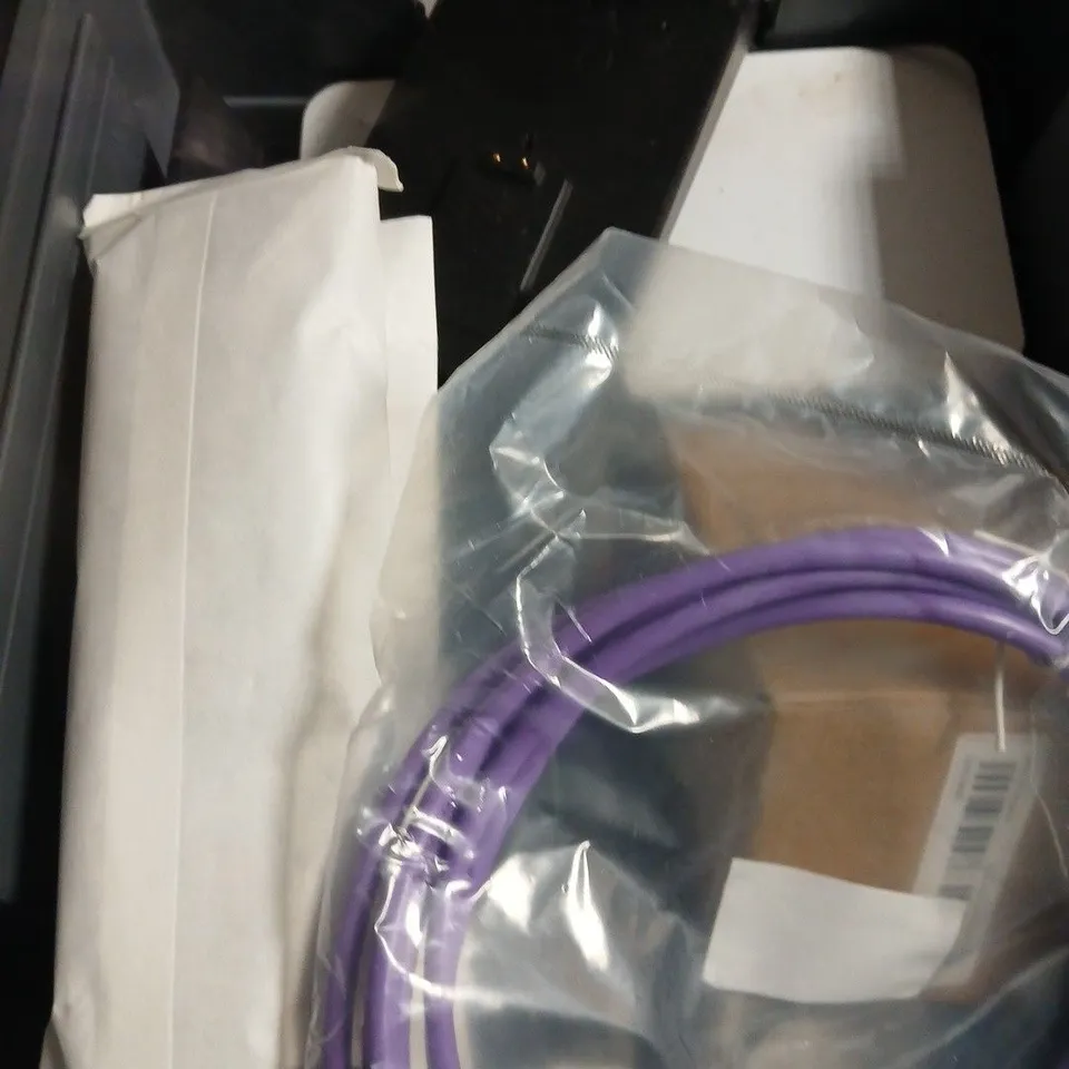 APPROXIMATELY 10 ASSORTED ELECTRICAL PRODUCTS TO INCLUDE PLUGS, STARBURST STAKE LIGHTS AND REMOTE CONTROL