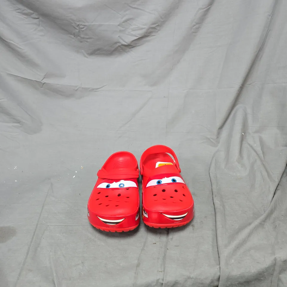 KIDS' RED LIGHTNING MCQUEEN CROCS-STYLE CLOGS – PAIR SIZE 10