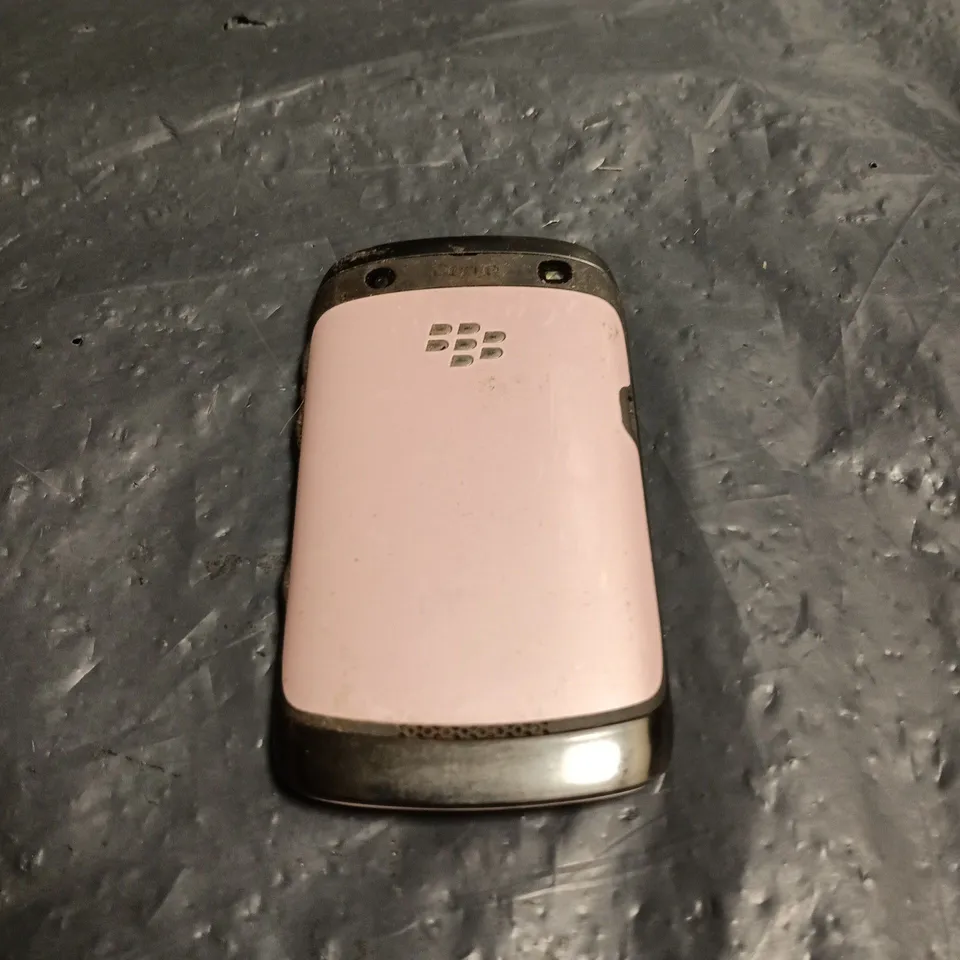BLACKBERRY SMARTPHONE WITH QWERTY KEYBOARD – PINK 