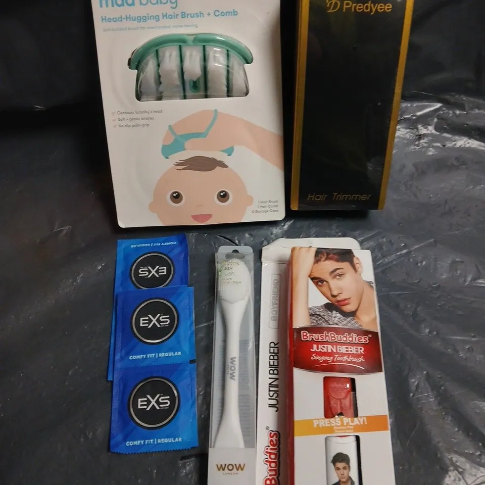 APPROXIMATELY 15 ASSORTED HEALTH & BEAUTY PRODUCTS TO INCLUDE FRIDA BABY HAIR BRUSH, MASK BRUSH, HAIR TRIMMER ETC 