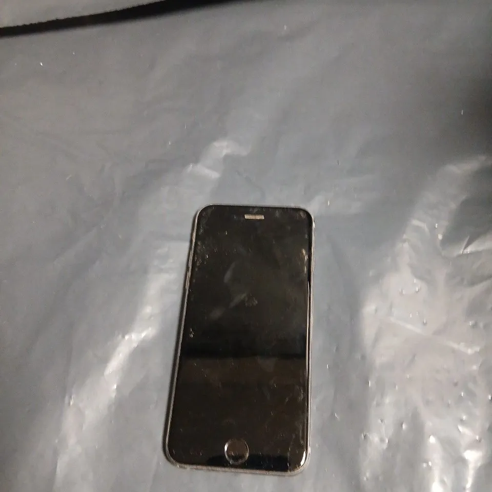 APPLE IPHONE – SILVER