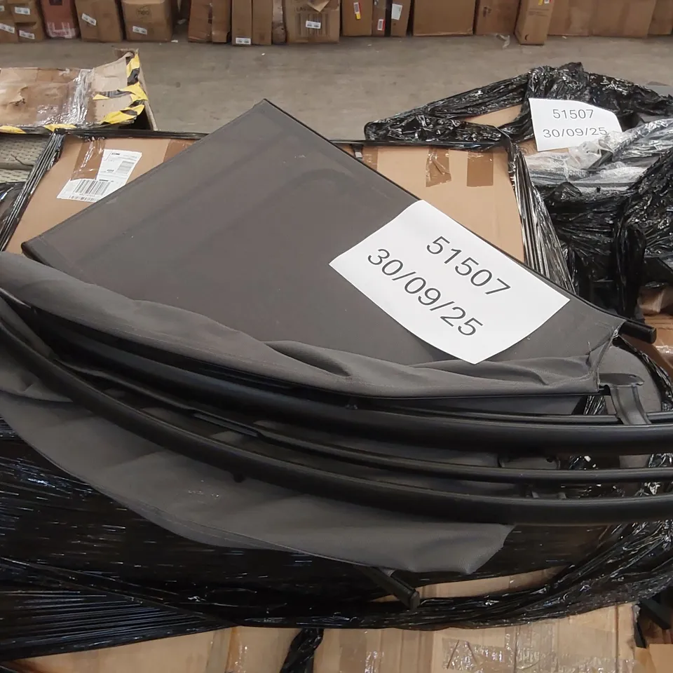 PALLET CONTAINING A LARGE ASSORTMENT OF GARDEN FURNITURE PARTS