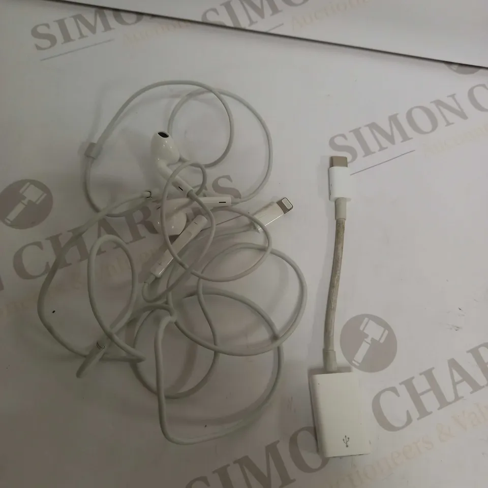 LOT OF 2 APPLE PRODUCTS TO INCLUDE WIRED EARPHONES & PORT ADAPTER 
