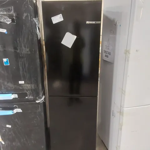 BOSCH SERIES 2 KGN27NBEAG, FREE-STANDING, FRIDGE FREEZER WITH NOFROST BLACK - UNPROCESSED RAW RETURN