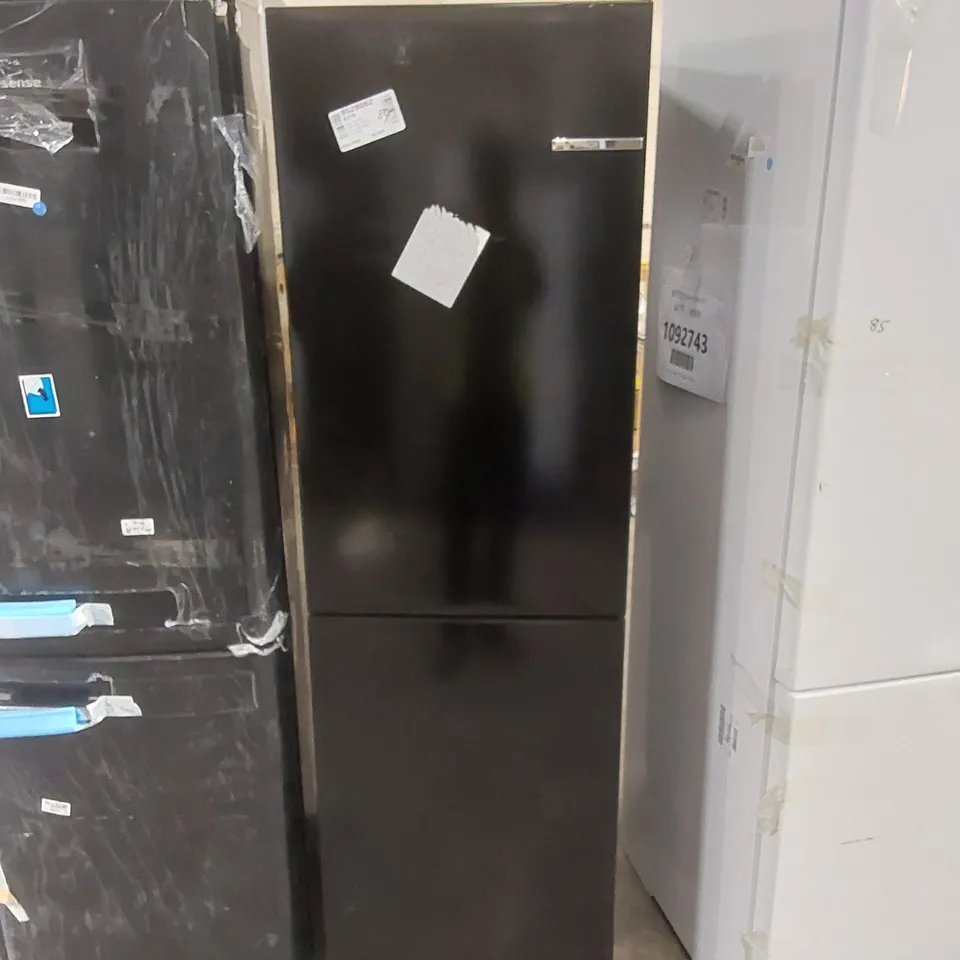 BOSCH SERIES 2 KGN27NBEAG, FREE-STANDING, FRIDGE FREEZER WITH NOFROST BLACK - UNPROCESSED RAW RETURN