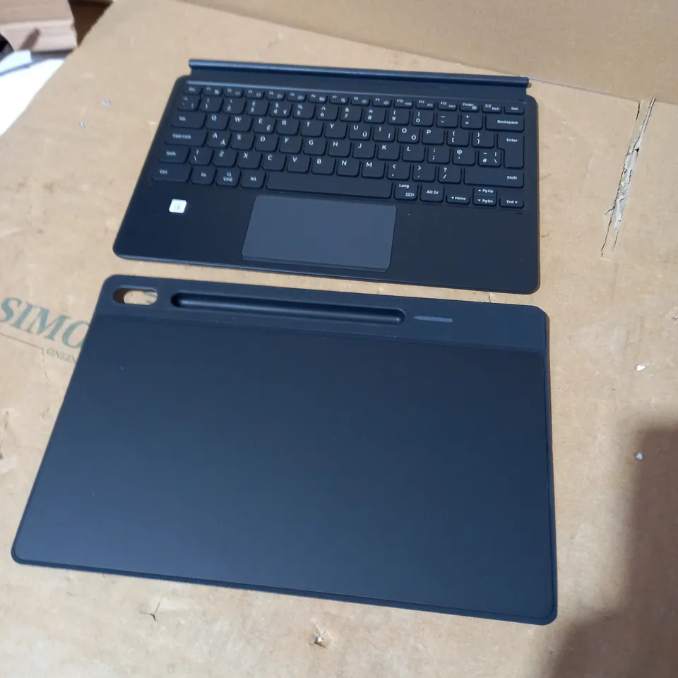 SAMSUNG KEYBOARD AND FOLIO CASE WITH TOUCHPAD