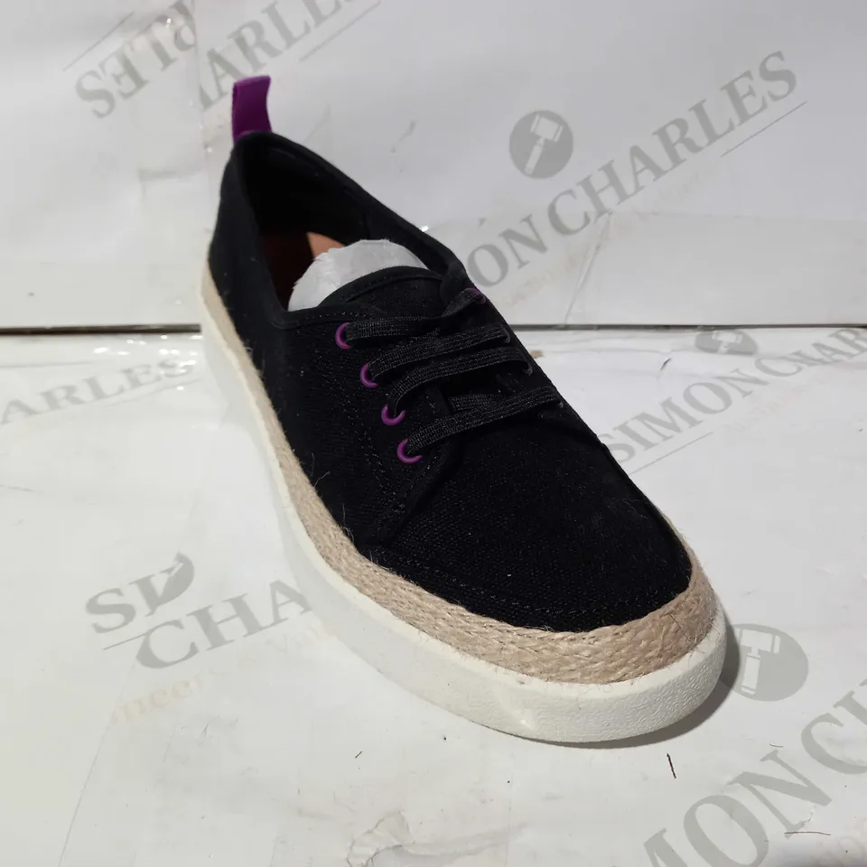 BOXED PAIR OF VIONIC JOVIE SHOES IN BLACK UK SIZE 3