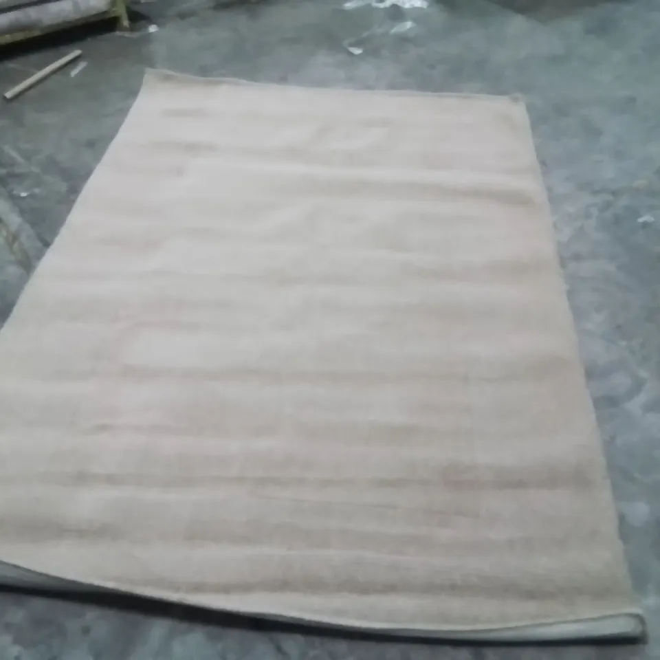 QUALITY DESIGNER RUG APPROXIMATELY 284X195