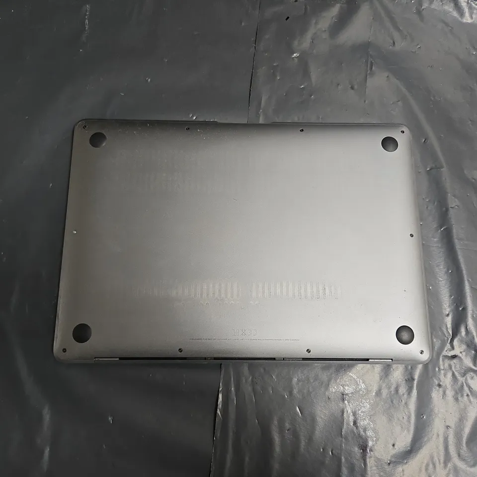 APPLE MACBOOK AIR (A2337)