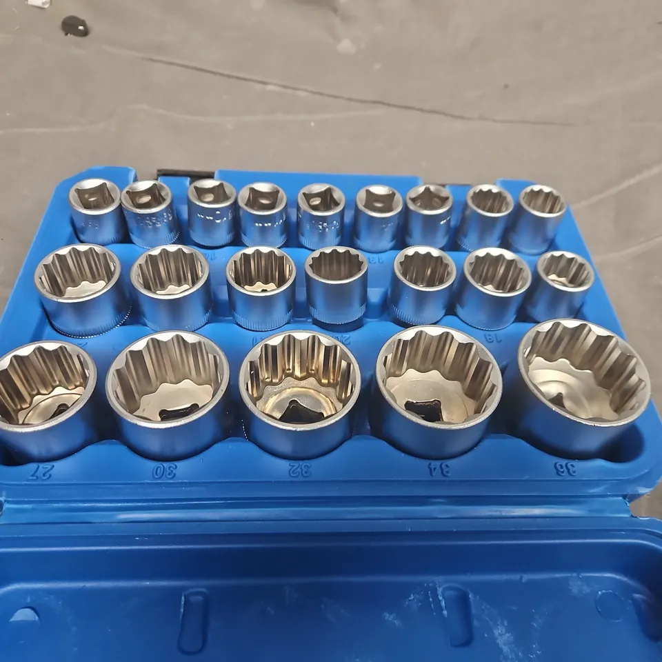 SOCKET SET IN BLUE CARRY CASE – ASSORTED METRIC SOCKETS 